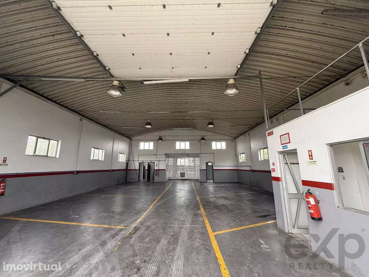 Armazém Industrial em Excelente Estado – Atouguia da Baleia - Grande imagem: 2/16