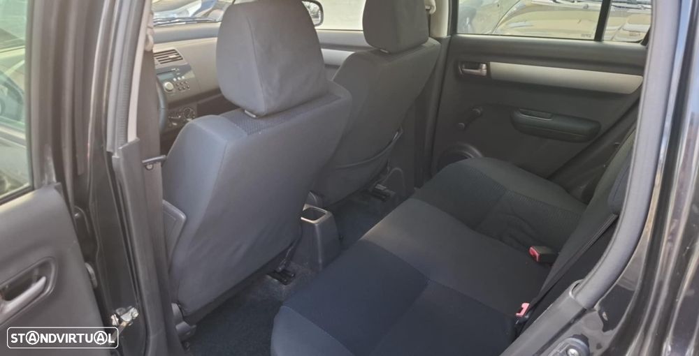 Suzuki Swift 1.3 16V GLX - 12