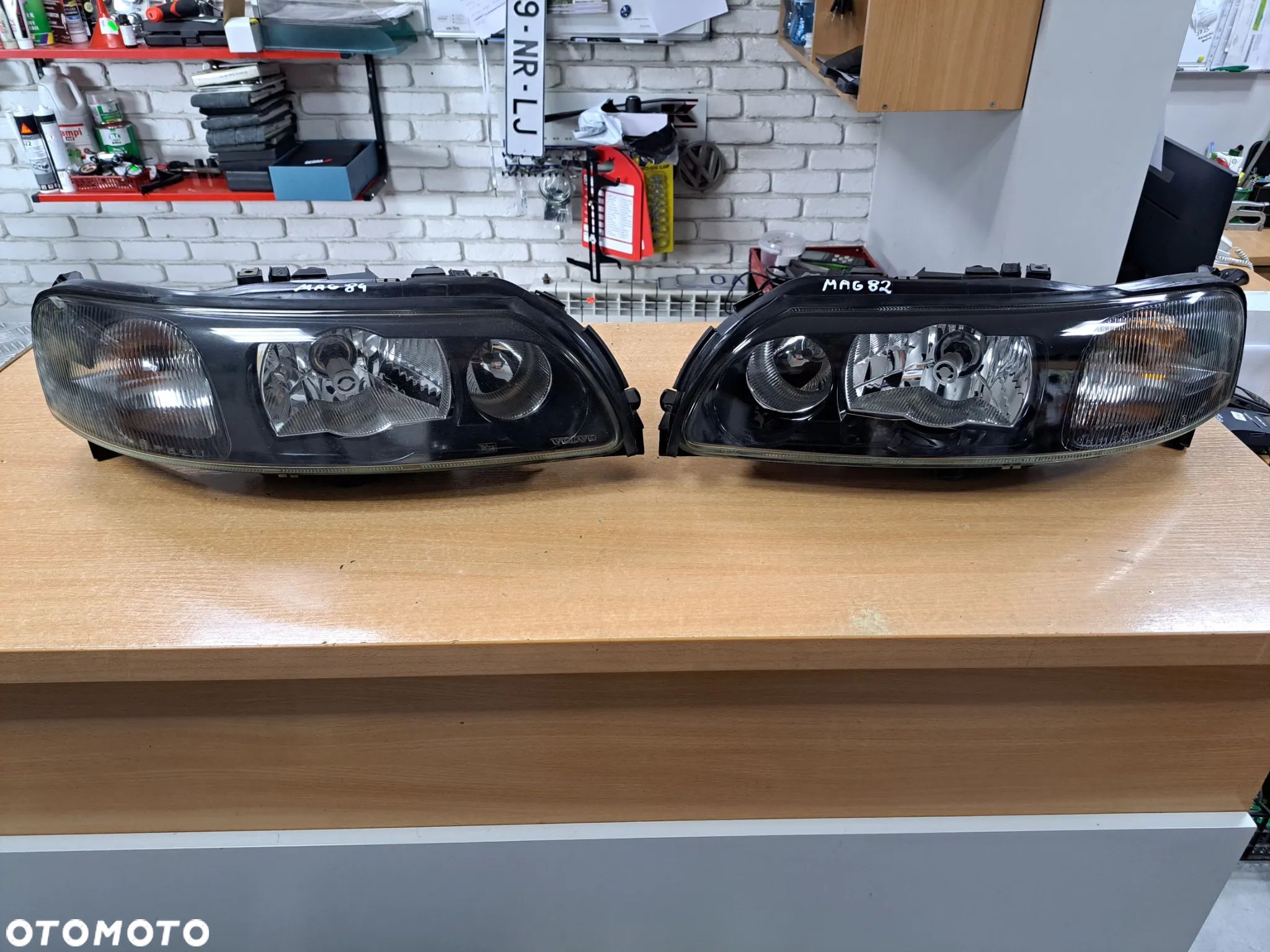 Volvo S60 V70 XC70 LAMPA PRZEDNIA XENON EUROPA PRAWA LEWA PRZEDLIFT IDEALNE - 1
