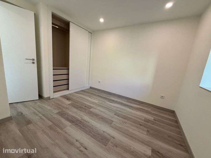 GRAÇA  T1 REMODELADO com suite e entrada idenpendente - Grande imagem: 2/12