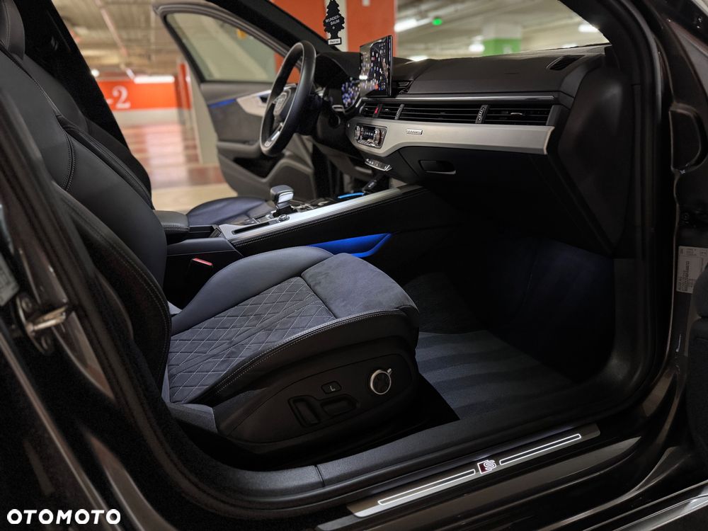 Audi A4 Avant 40 TDI quattro S tronic S line - 32