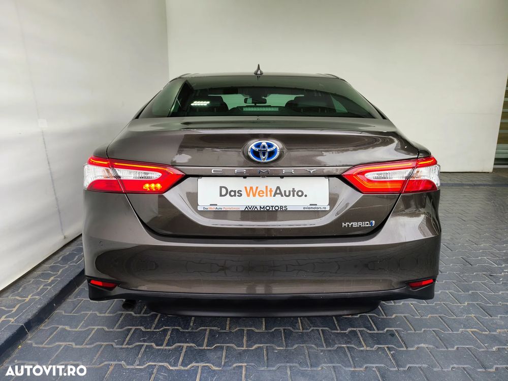 Toyota Camry 2.5 Hybrid Business - 29