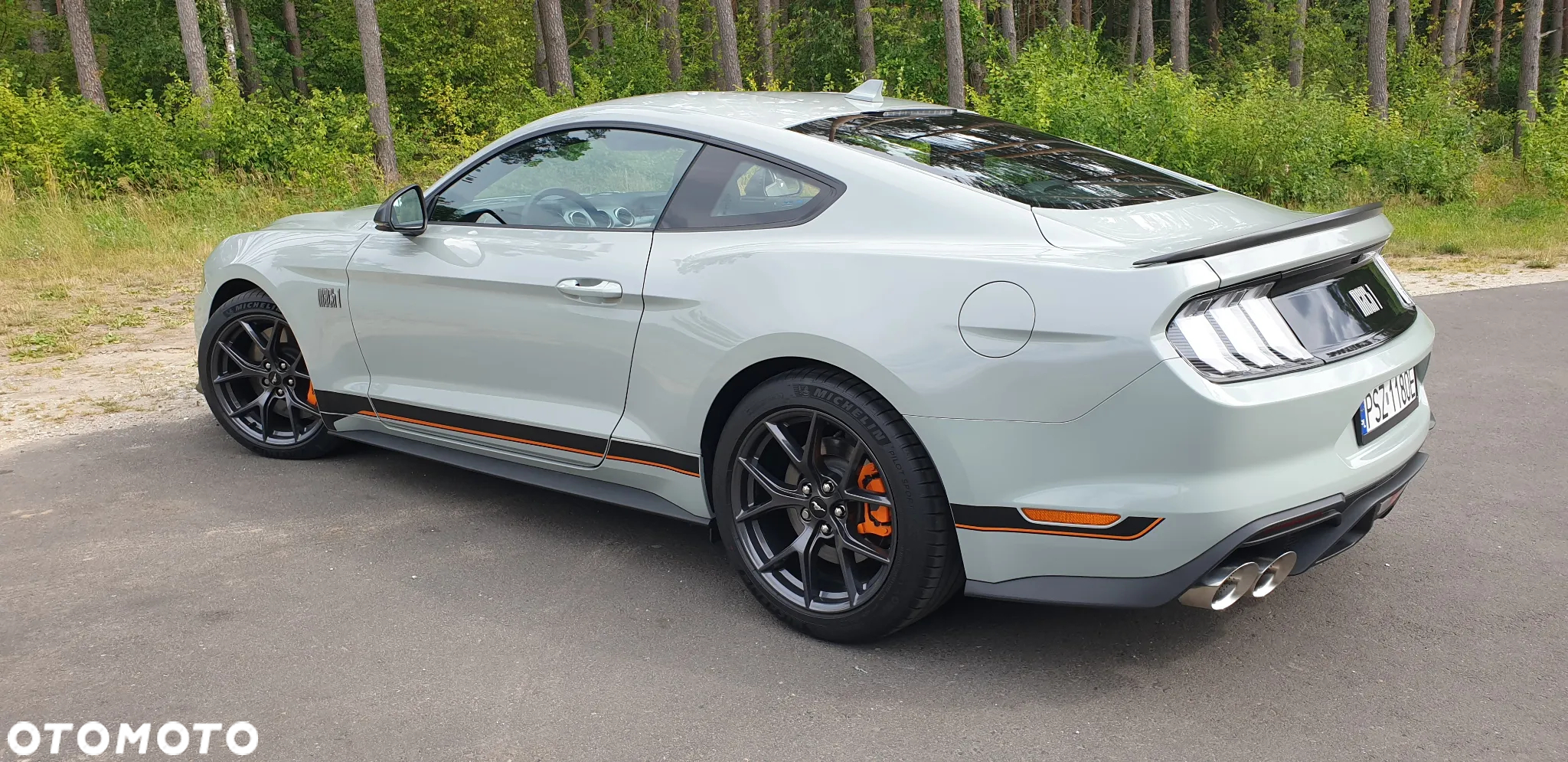 Ford Mustang - 4
