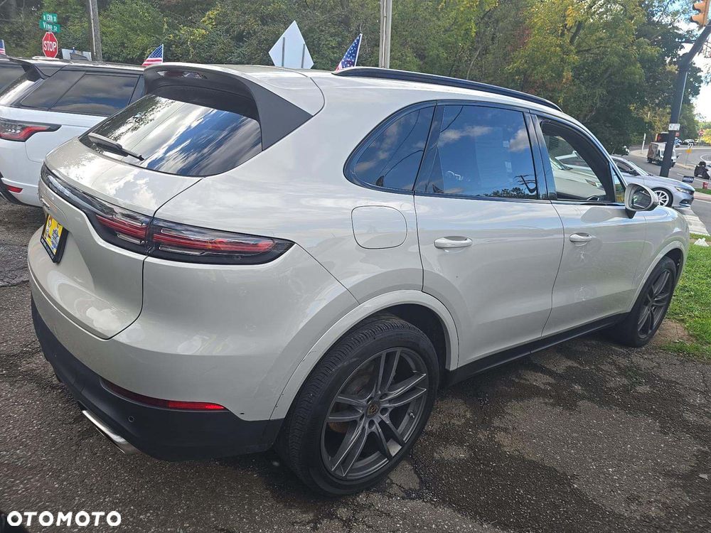 Porsche Cayenne Standard - 4