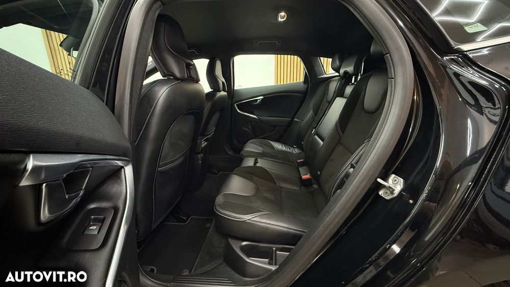 Volvo V40 D2 R Design - 9