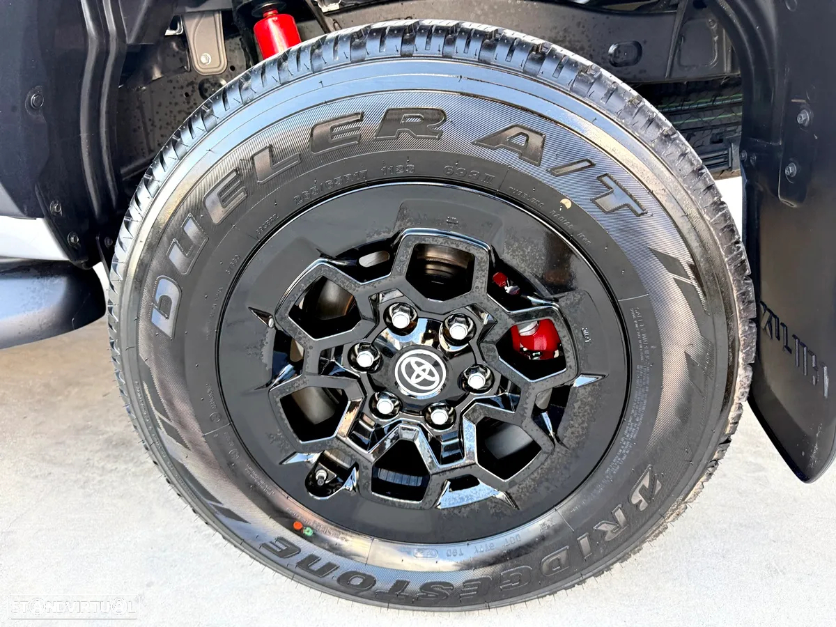 Toyota Hilux 2.8 D-4D 4WD GR Sport - 50
