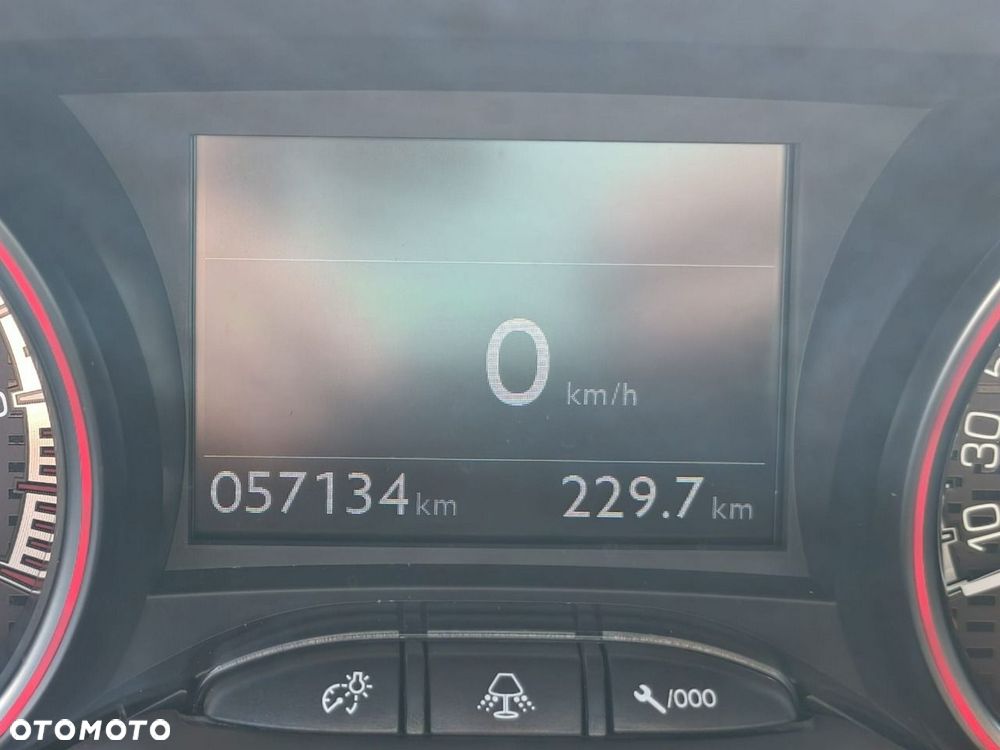 Peugeot 208 - 12