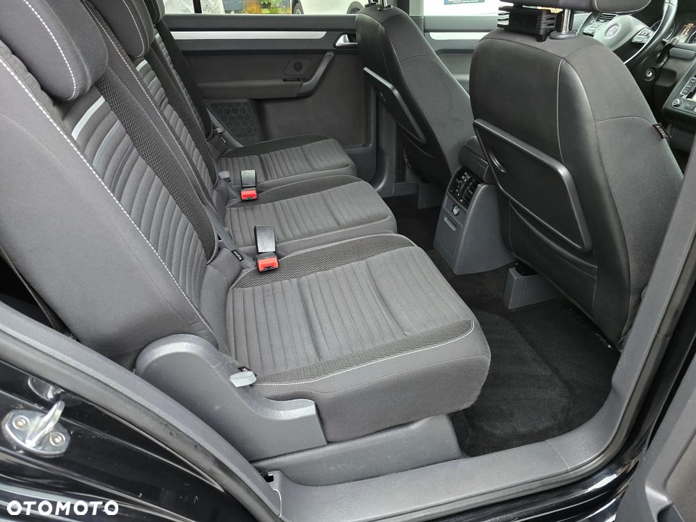 Volkswagen Touran - 15