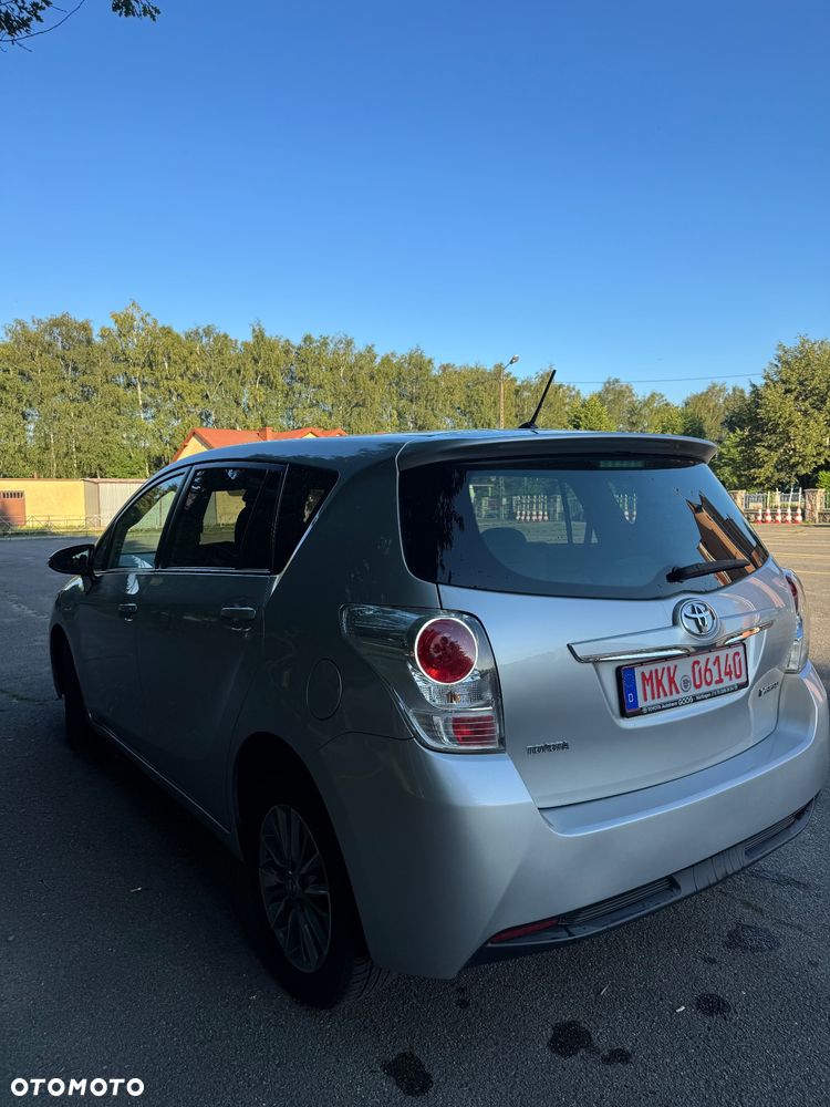 Toyota Verso 1.8 Sol plus NAVI 7os - 32