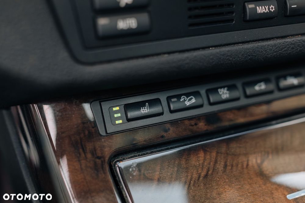 BMW X5 4.8 is - 24