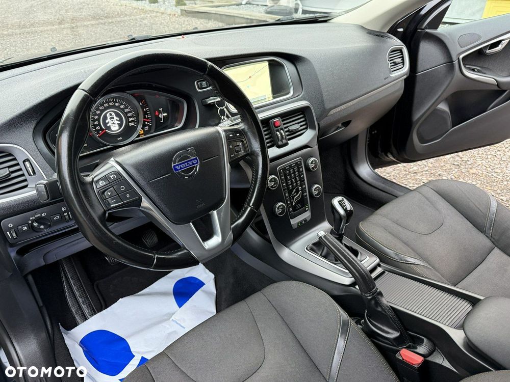 Volvo V40 Cross Country - 10