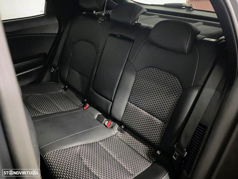 Kia XCeed 1.6 GDi PHEV Drive - 11