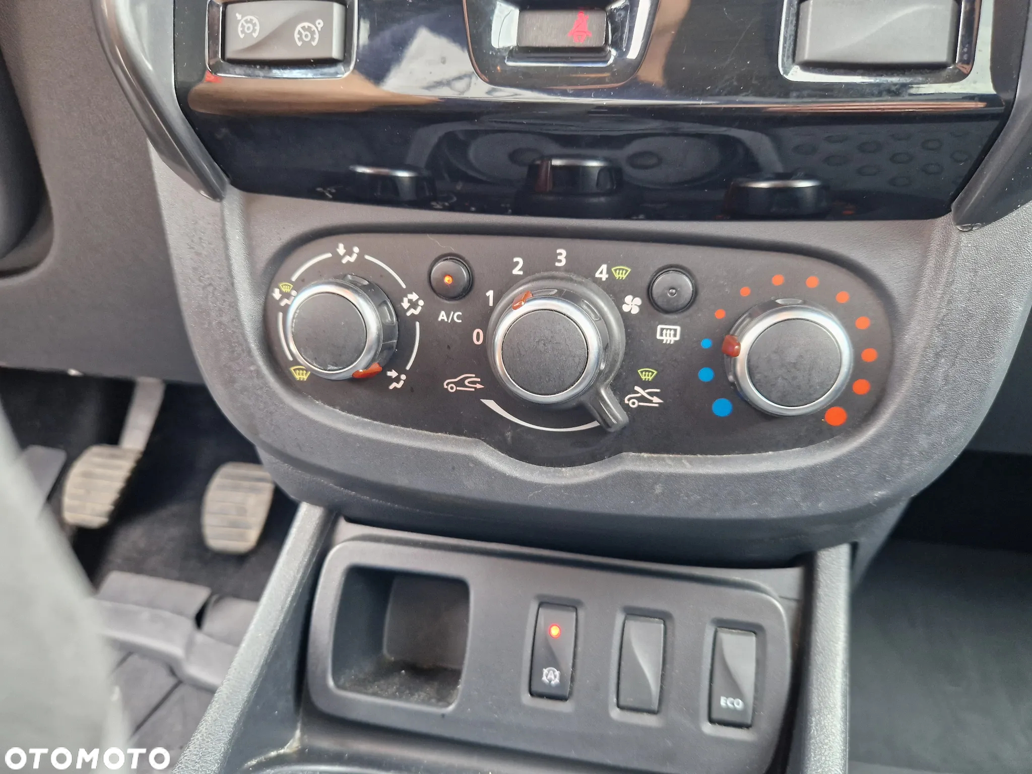 Dacia Duster 1.6 SCe Laureate S&S - 21