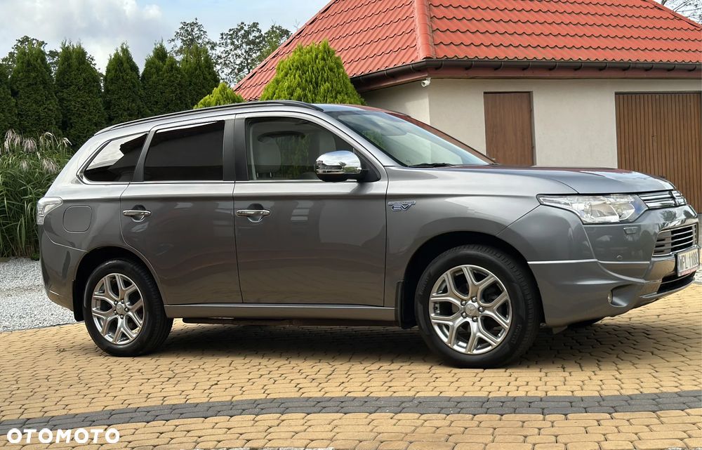 Mitsubishi Outlander - 16