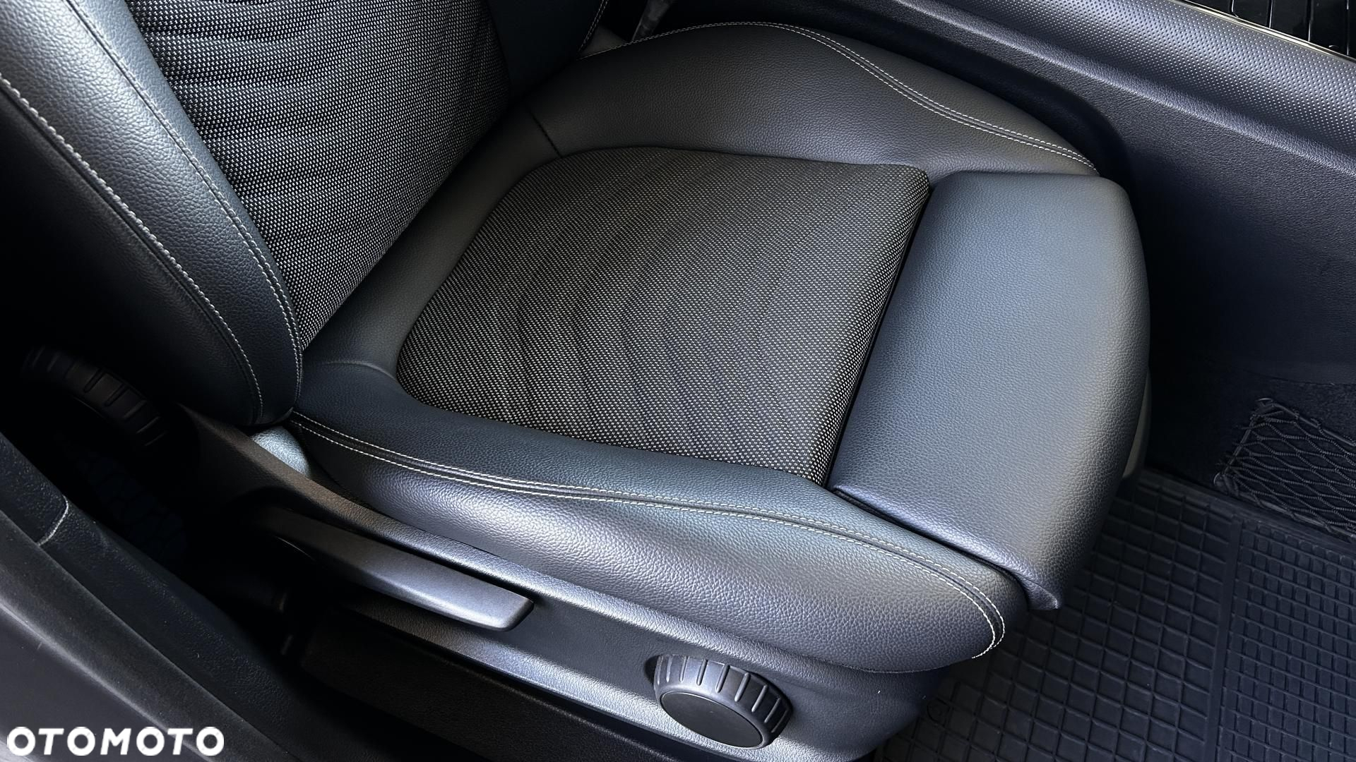 Mercedes-Benz GLA 200 - 24