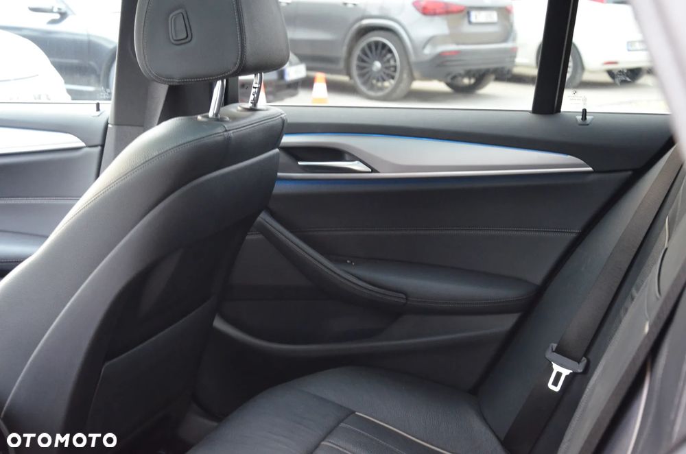 BMW Seria 5 520e Luxury Line - 17