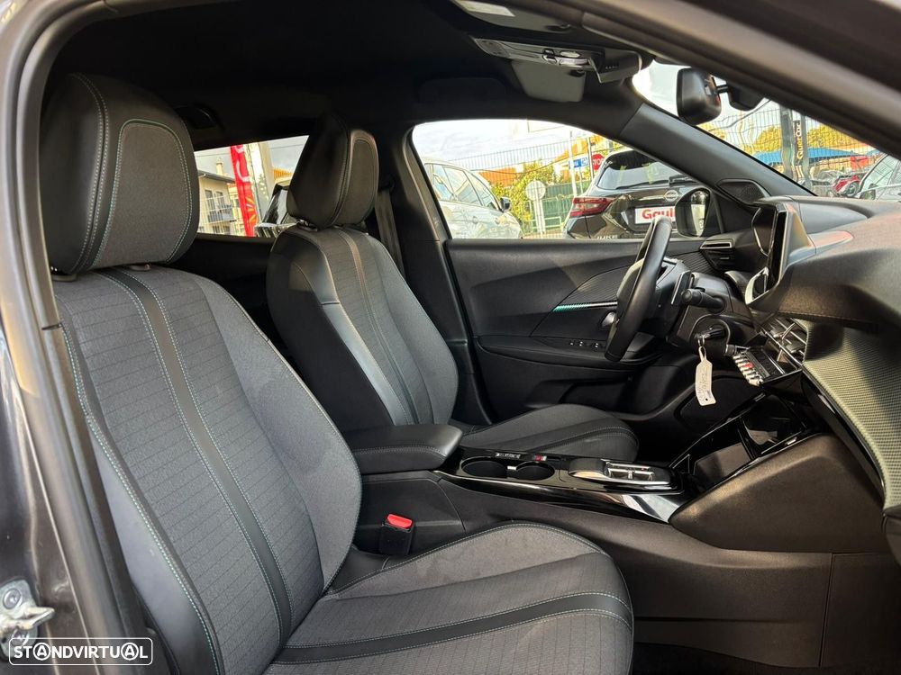 Peugeot 2008 1.2 PureTech Allure EAT8 - 22