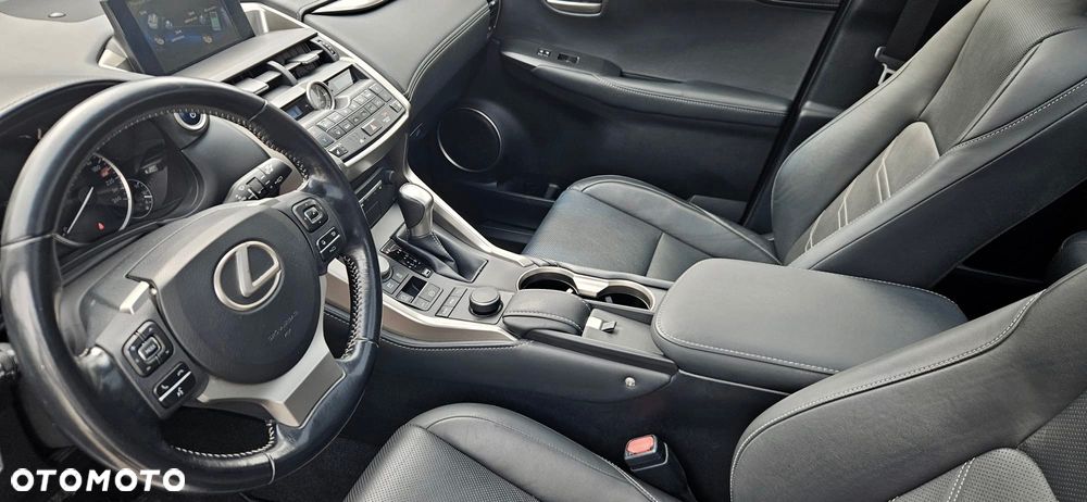 Lexus NX 300h Executive Line - 13