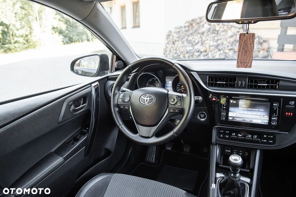 Toyota Auris 1.6 D-4D Design Edition - 17