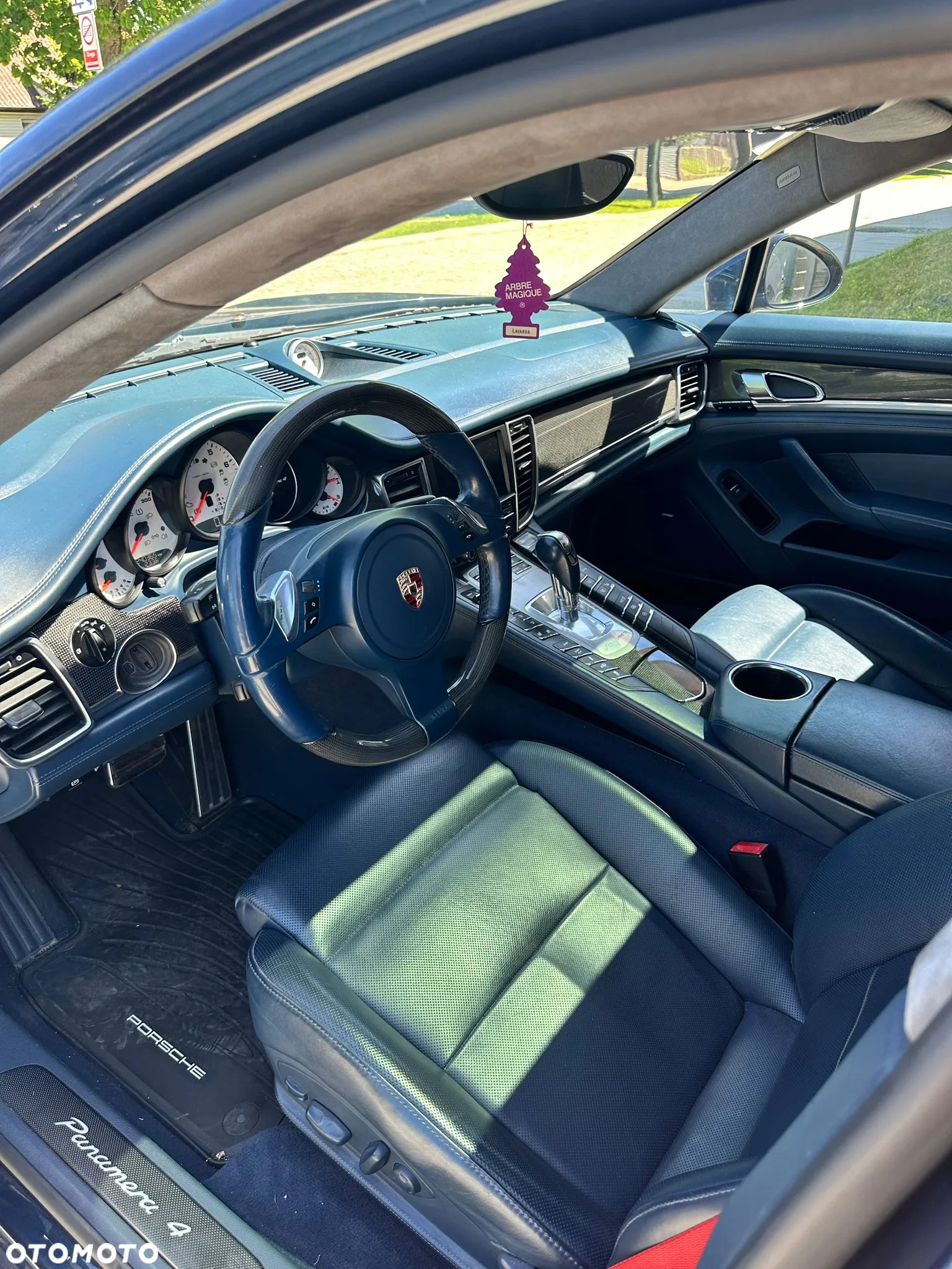Porsche Panamera 4 Platinum Edition - 11