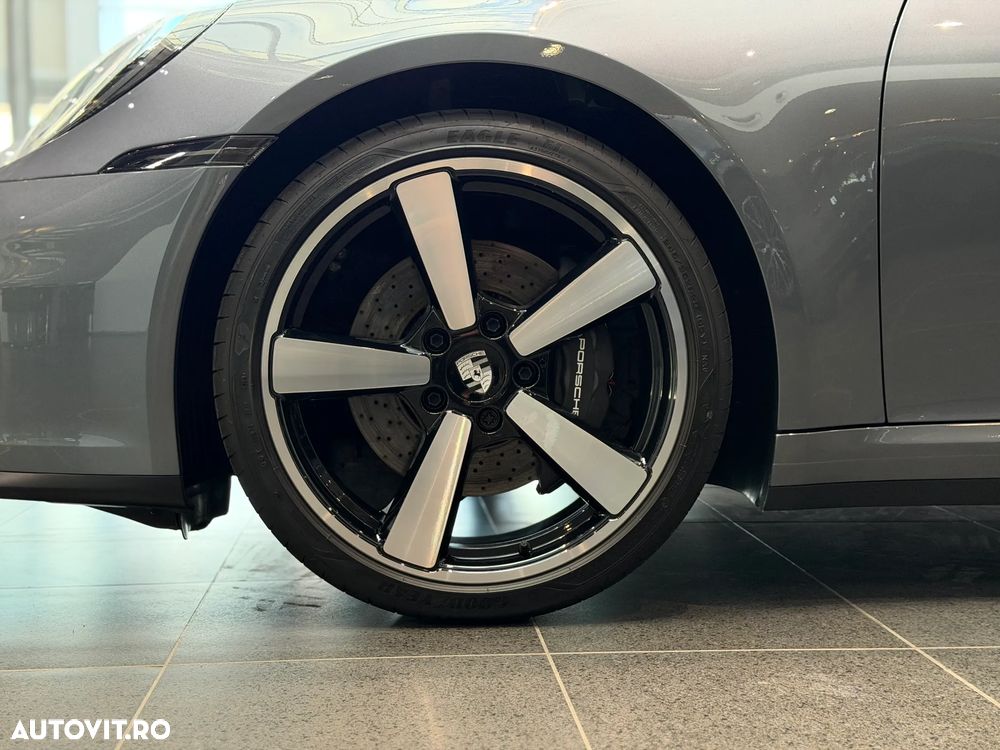 Porsche 911 Carrera PDK - 32