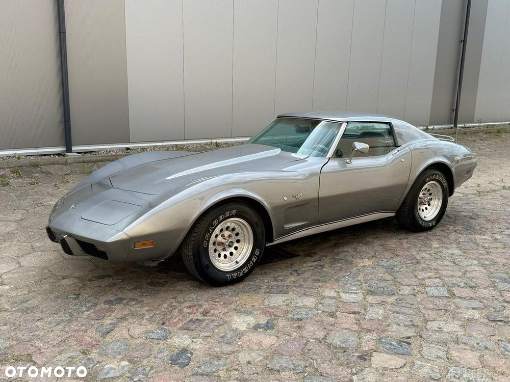 Chevrolet Corvette - 1