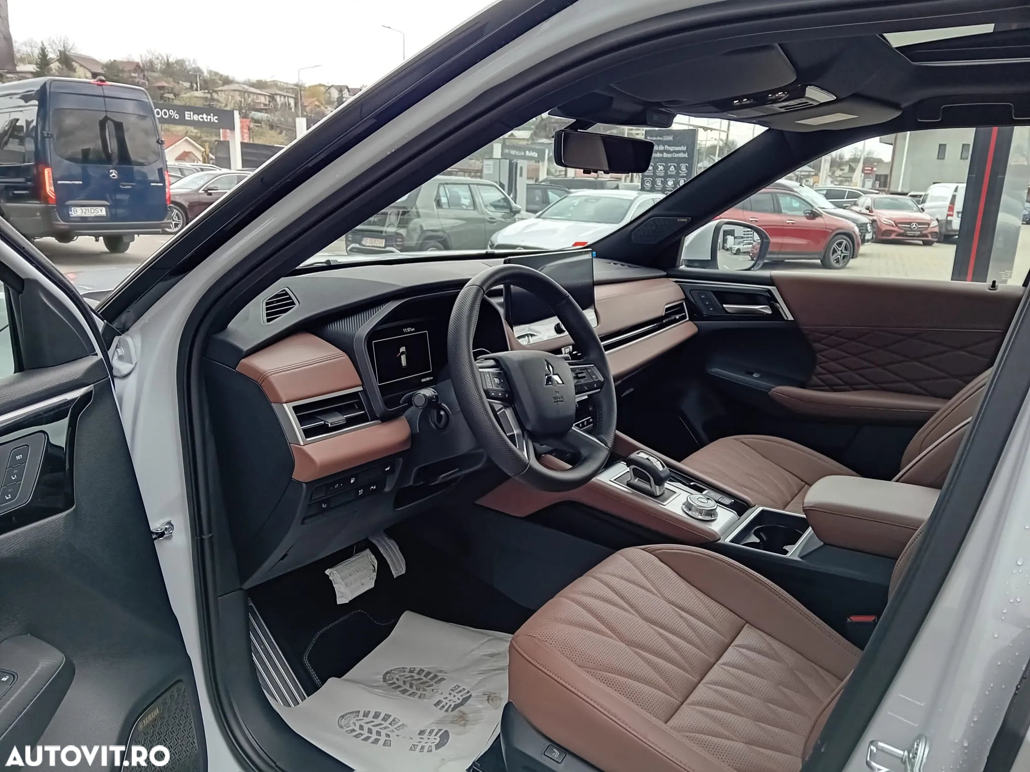 Mitsubishi Outlander - 12