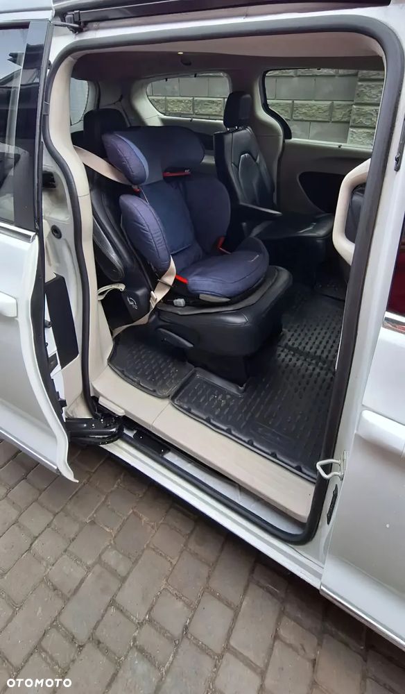 Chrysler Pacifica - 7