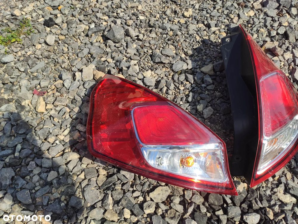 KL Lampa Prawy Lewy tył Ford Fiesta MKVII MK7 5Drzwi Lift Europa - 2