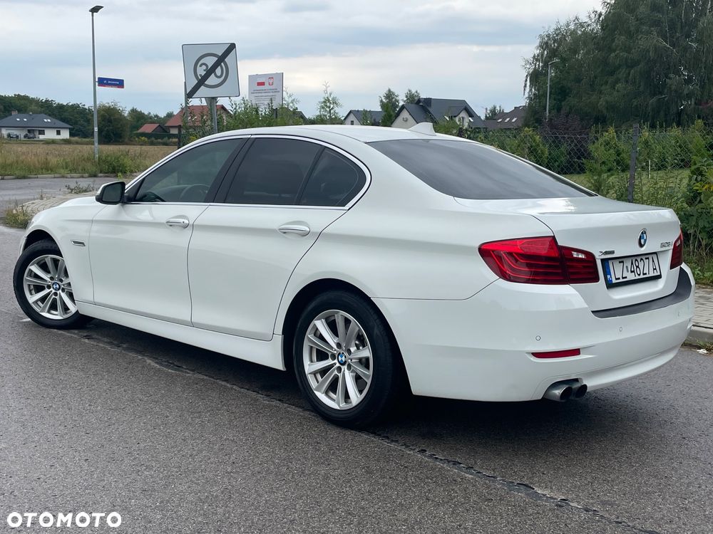 BMW Seria 5 528i xDrive Luxury Line - 2