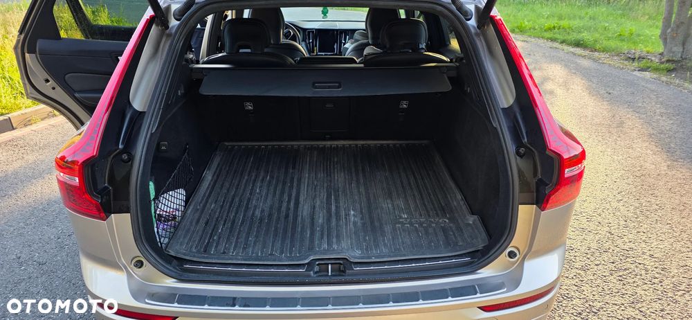Volvo XC 60 B4 B Plus Dark - 5