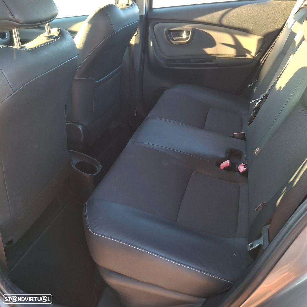 Toyota Yaris 1.5 HSD Comfort +P.Style+P.Techno - 13