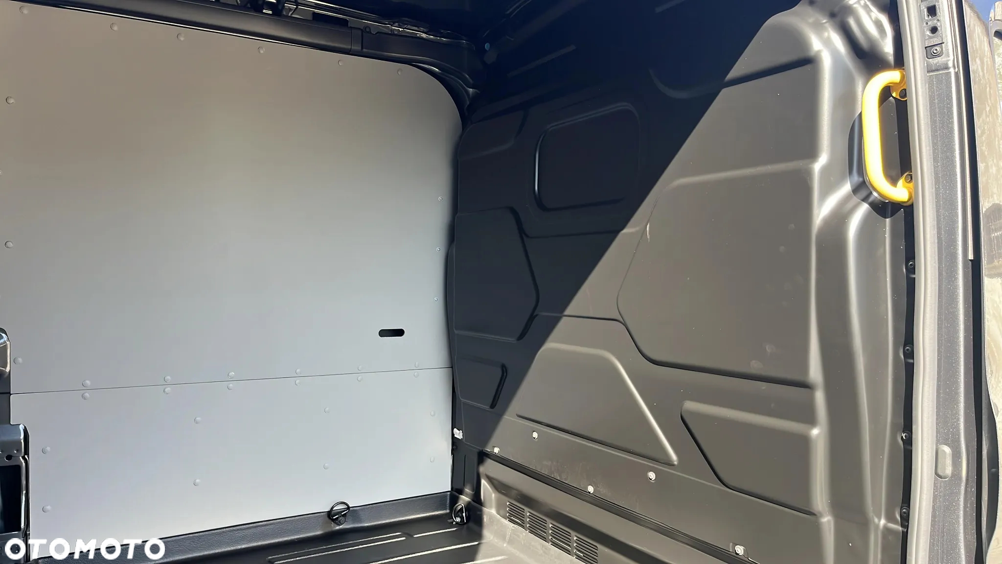 Ford E-Transit - 27