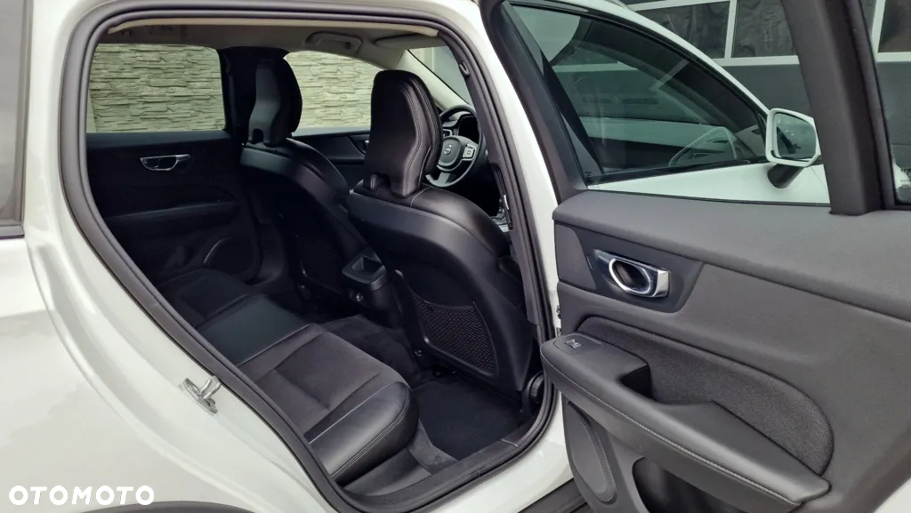 Volvo V60 Cross Country D4 AWD Geartronic - 25