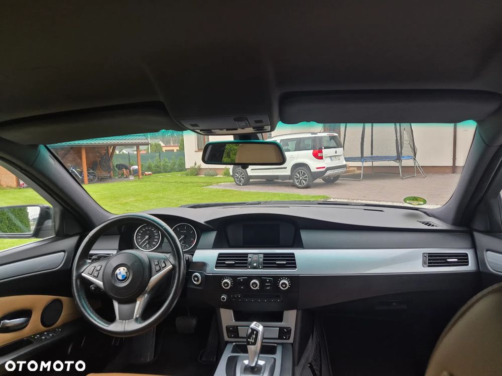 BMW Seria 5 530d xDrive Touring Edition Sport - 9