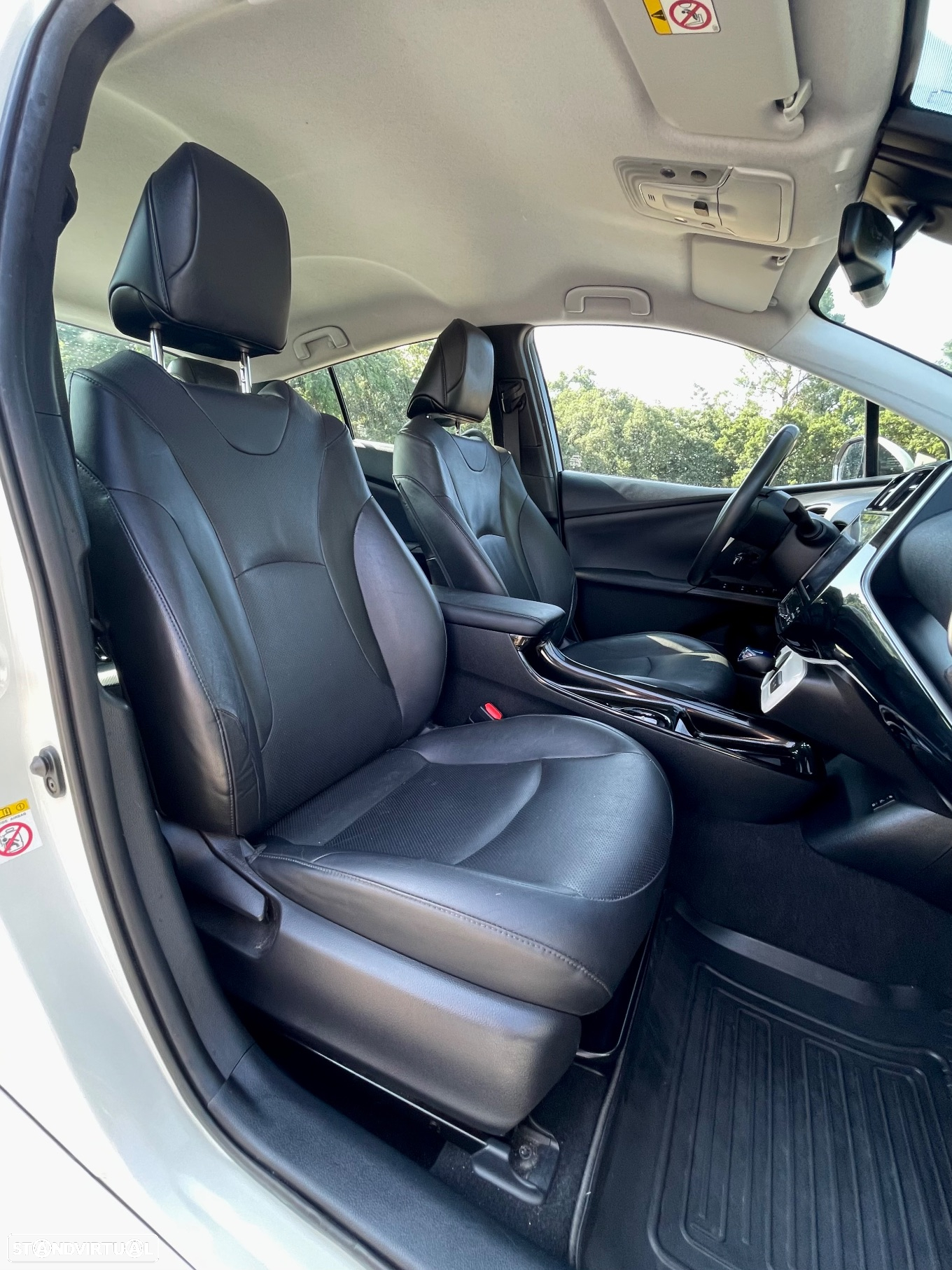 Toyota Prius 1.8 Plug-In Luxury Pele - 14