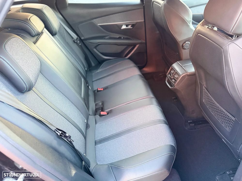 Peugeot 3008 1.2 PureTech Allure EAT8 - 11