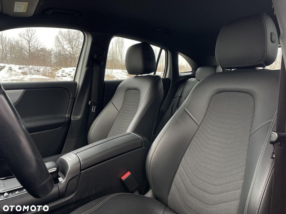 Mercedes-Benz GLA - 11