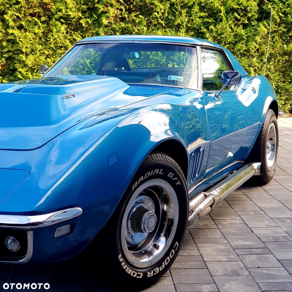Chevrolet Corvette - 12