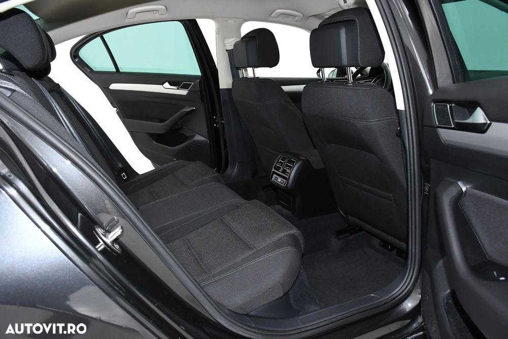 Volkswagen Passat 2.0 TDI SCR DSG Comfortline - 12
