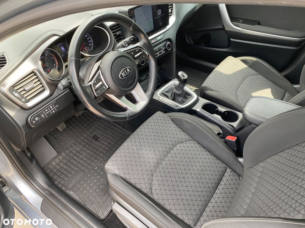 Kia Ceed 1.6 CRDi mHEV L - 17