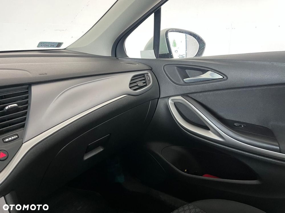 Opel Astra 1.2 T Edition S&S - 12