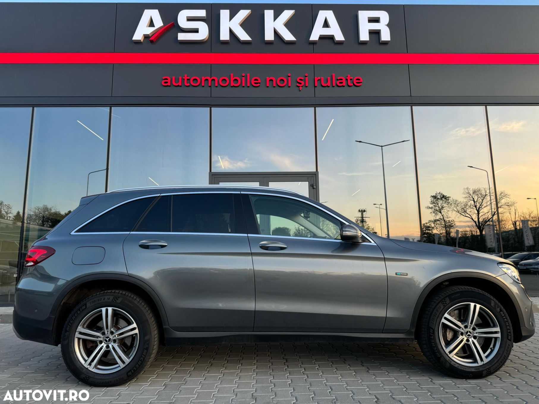 Mercedes-Benz GLC 300 e 4Matic 9G-TRONIC - 4