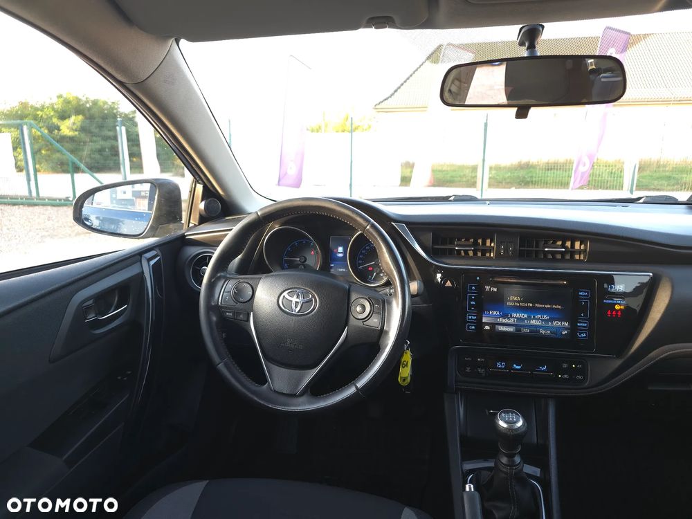 Toyota Auris 2015
