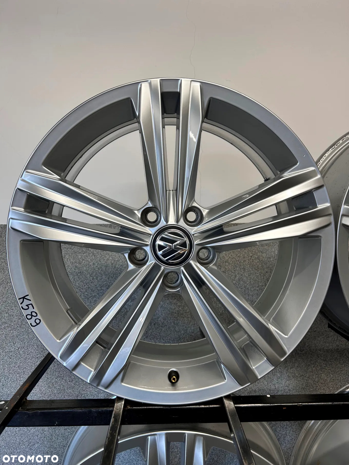 4 FELGI ALU. VW TIGUAN,PASSAT,,CC,T-ROC 18'' 7J ET43 VW: SNA 601025 M - 2
