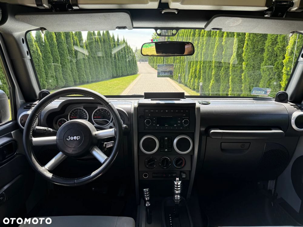 Jeep Wrangler Unlimited 3.8 Sahara - 14