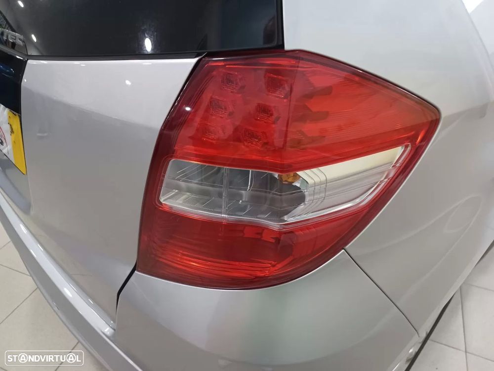 Honda Jazz 1.4 i-VTEC CVT Exclusive - 24