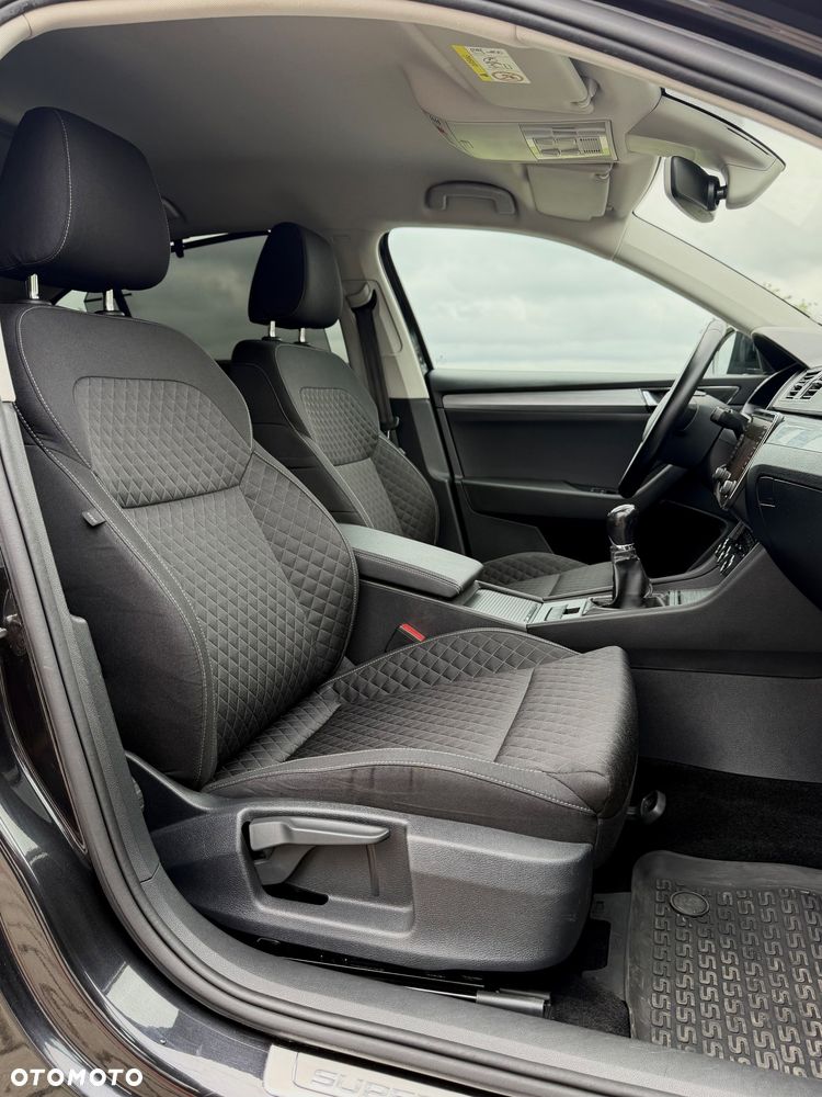 Skoda Superb 2.0 TDI Sportline - 9