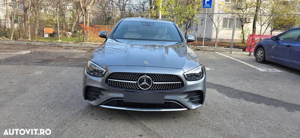 Mercedes-Benz E 300 4MATIC Aut. - 2