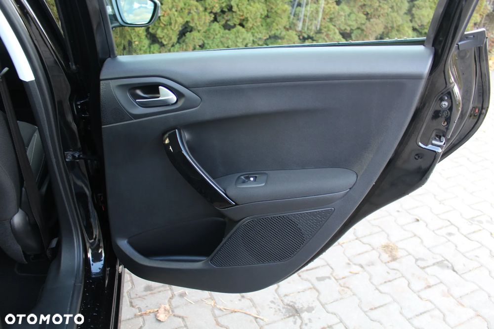 Peugeot 208 1.2 PureTech Allure - 19